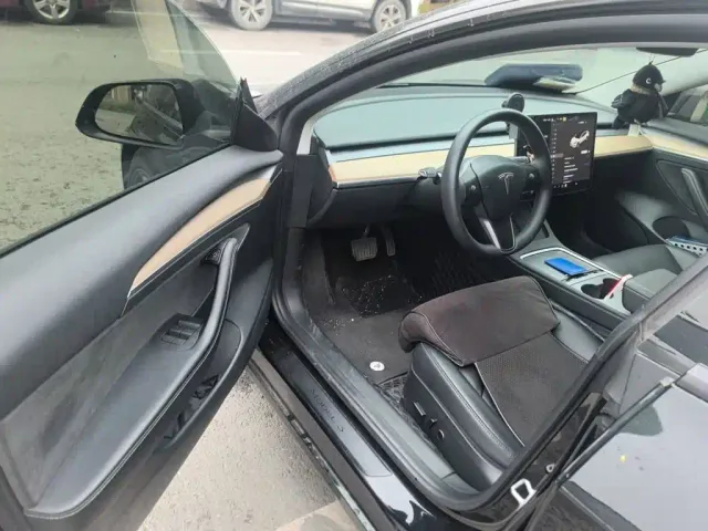 Tesla Model 3 — Фото автомобиля 17