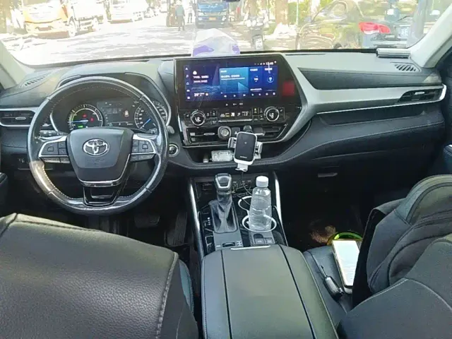 Toyota Highlander — Фото автомобиля 9