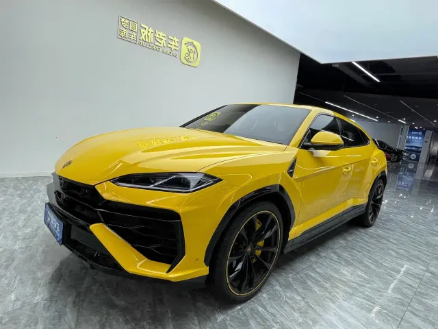 Фотография автомобиля — Lamborghini Urus