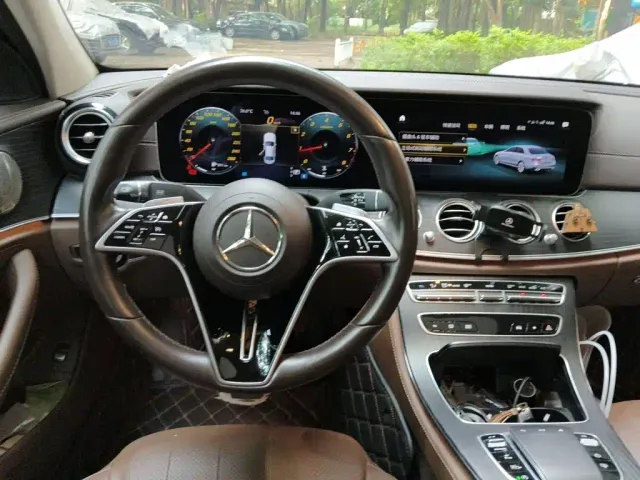 Mercedes-Benz E-Class — Фото автомобиля 11