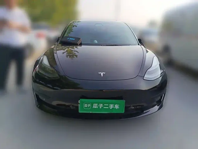 Tesla Model 3 — Фото автомобиля 2