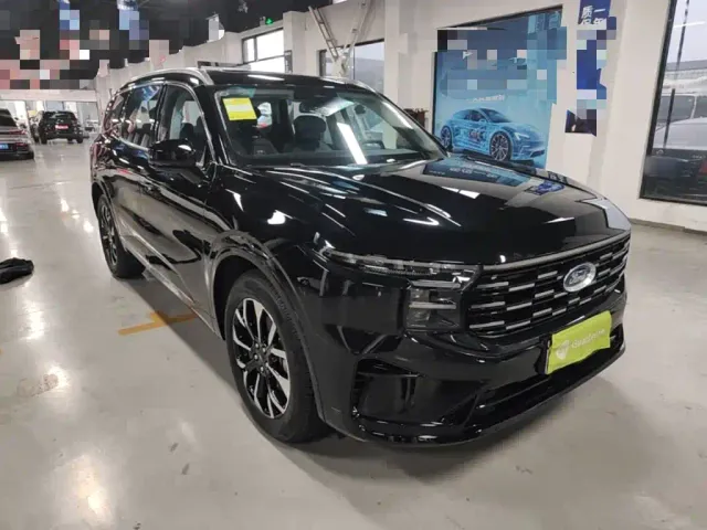 Ford Edge — Фото автомобиля 3