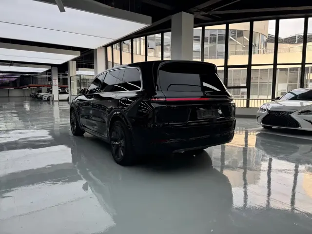 Li Auto L9 — Фото автомобиля 14
