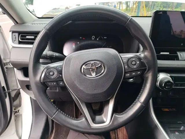 Toyota RAV4 — Фото автомобиля 10