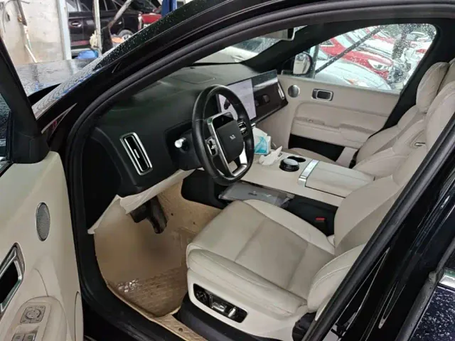 Li Auto L8 — Фото автомобиля 15