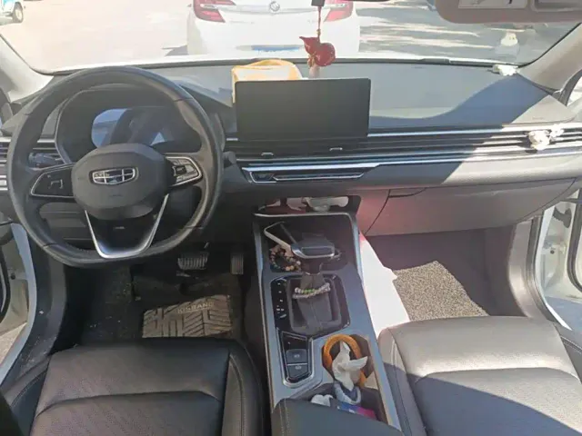 Geely Emgrand — Фото автомобиля 12