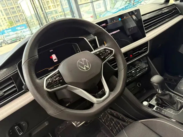 Volkswagen Tiguan L — Фото автомобиля 6