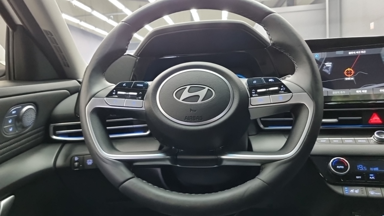 Hyundai Avante CN7 — Фото автомобиля 13