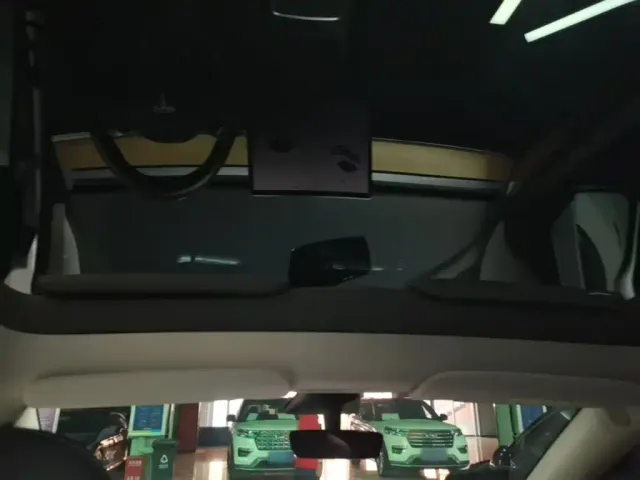 Tesla Model Y — Фото автомобиля 17