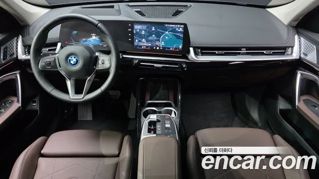 BMW iX1 U11 — Фото автомобиля 10