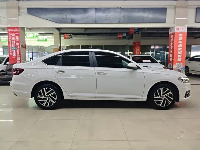 Volkswagen Lavida — Фото автомобиля 7