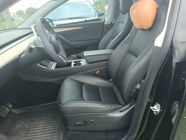 Tesla Model Y — Фото автомобиля 14
