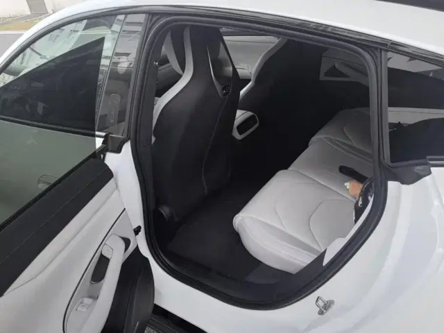 Xiaomi SU7 — Фото автомобиля 11