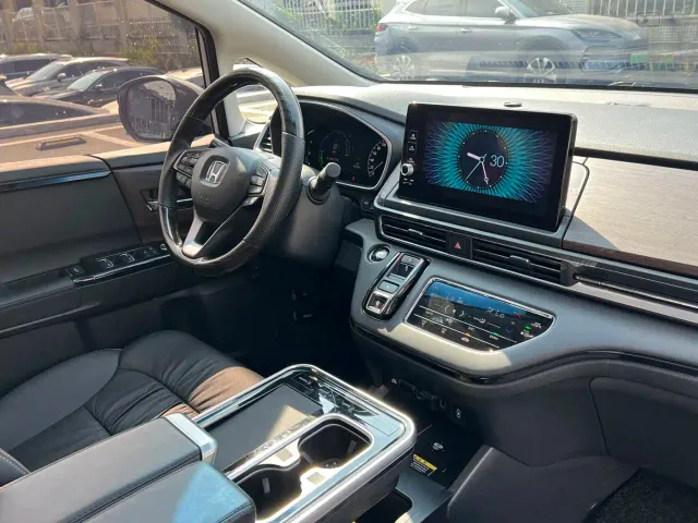 Honda Odyssey — Фото автомобиля 11