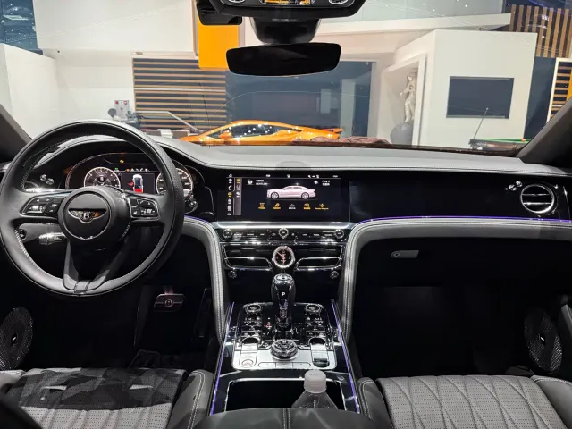 Bentley Flying Spur — Фото автомобиля 3