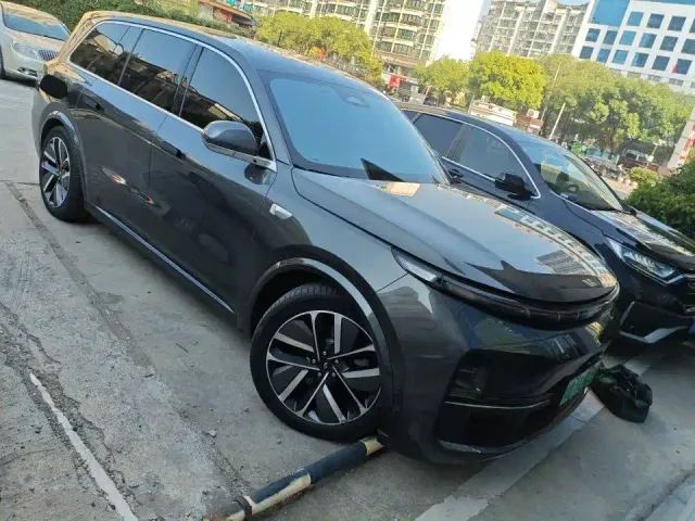 Li Auto L9 — Фото автомобиля 2