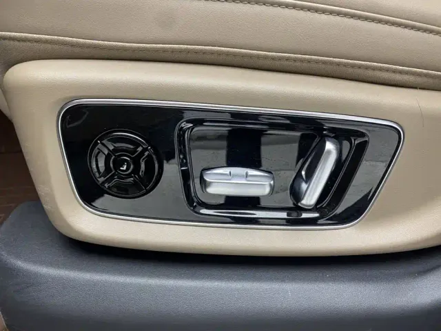 Li Auto L9 — Фото автомобиля 27