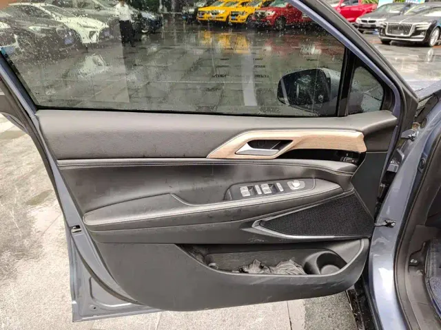 Xpeng P5 — Фото автомобиля 6