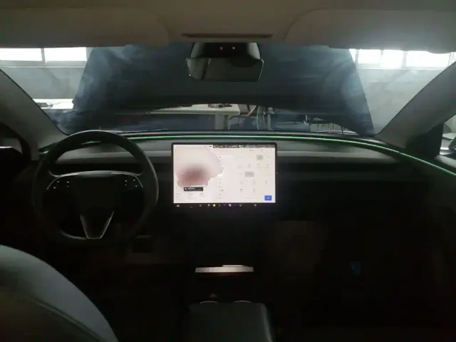 Tesla Model 3 — Фото автомобиля 9