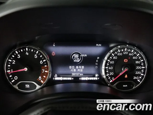 Jeep Renegade — Фото автомобиля 17