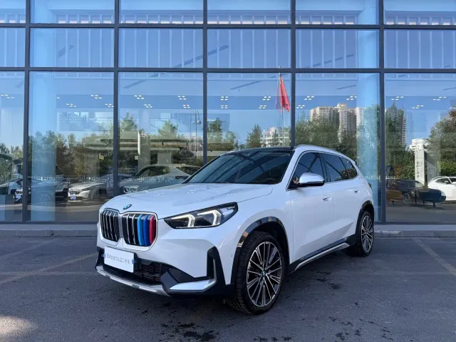 Фотография автомобиля — BMW X1