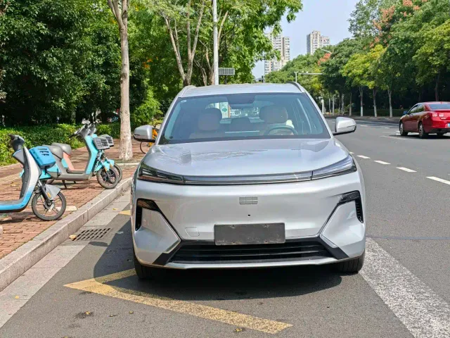 Geely Galaxy Starship 7 EM-i — Фото автомобиля 2