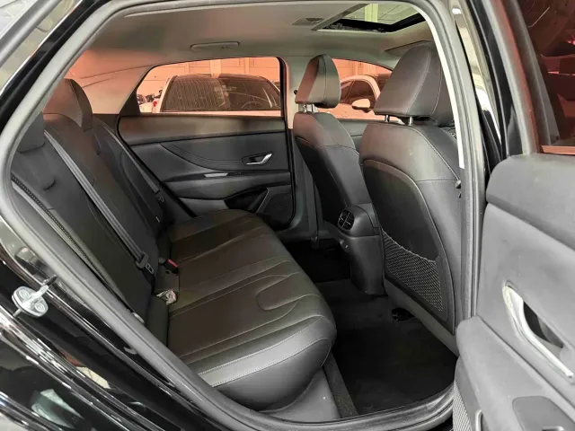 Hyundai Elantra — Фото автомобиля 16