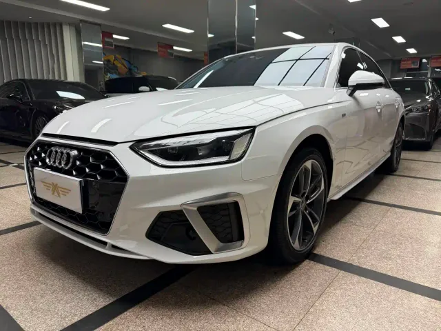 Фотография автомобиля — Audi A4L