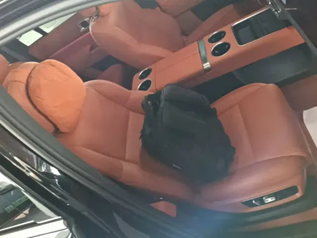Li Auto L8 — Фото автомобиля 24
