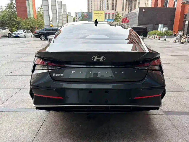 Hyundai Elantra — Фото автомобиля 6