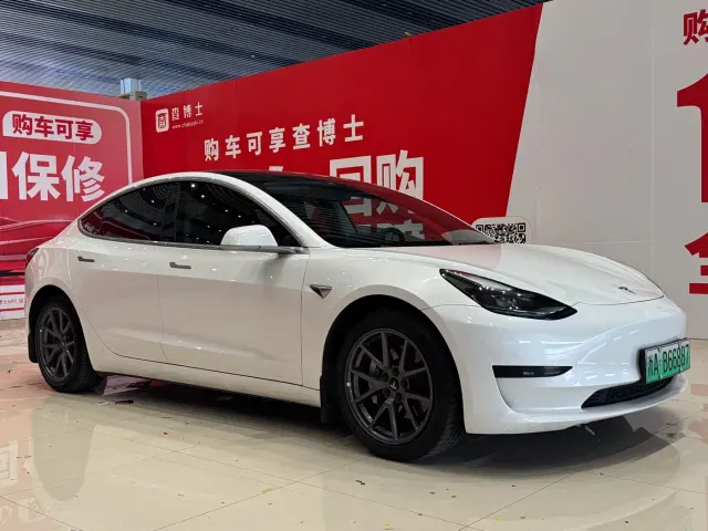 Tesla Model 3 — Фото автомобиля 3
