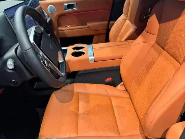 Li Auto L7 — Фото автомобиля 11