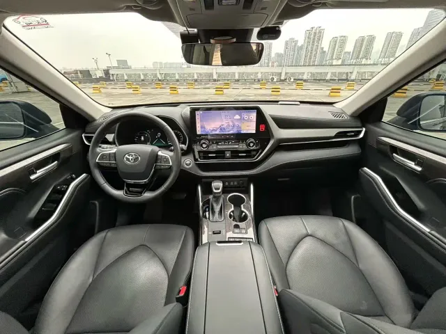 Toyota Highlander — Фото автомобиля 7