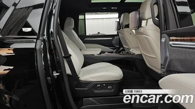 Cadillac Escalade — Фото автомобиля 18