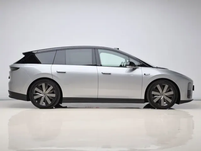 Li Auto i6 — Фото автомобиля 8