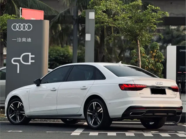 Audi A4L — Фото автомобиля 17