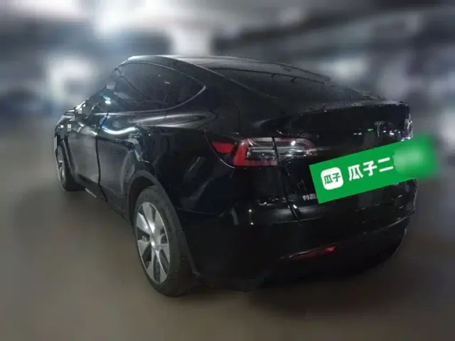 Tesla Model Y — Фото автомобиля 4