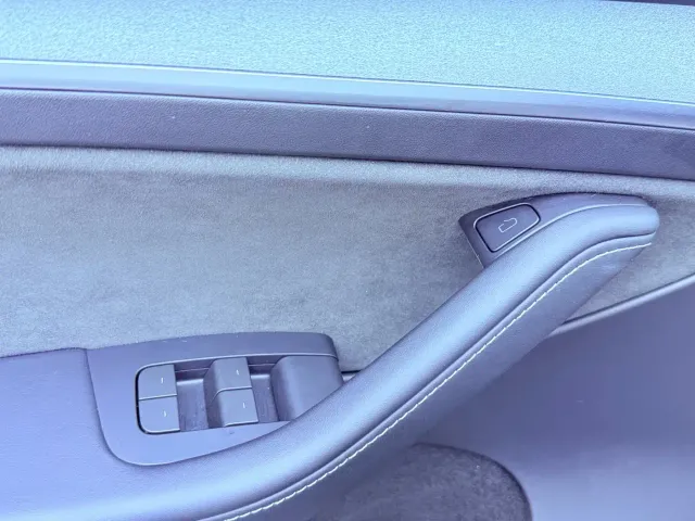 Tesla Model Y — Фото автомобиля 27