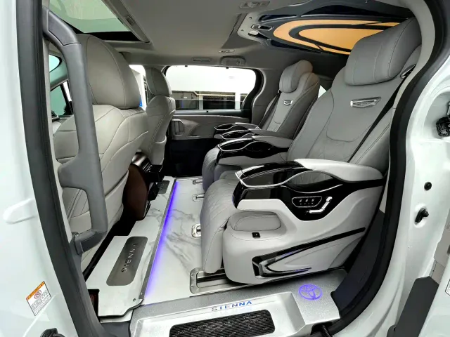 Toyota Sienna — Фото автомобиля 8