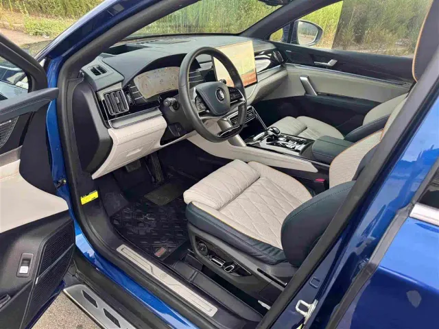 BYD Tang — Фото автомобиля 5