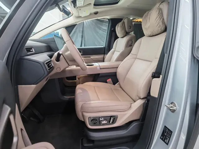 Li Auto MEGA — Фото автомобиля 8