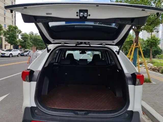 Toyota RAV4 — Фото автомобиля 18