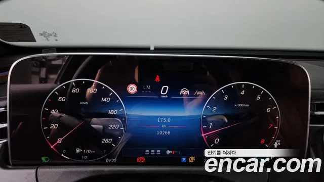 Mercedes-Benz E-Class — Фото автомобиля 8