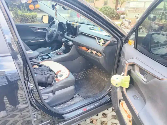 Toyota Wildlander — Фото автомобиля 12