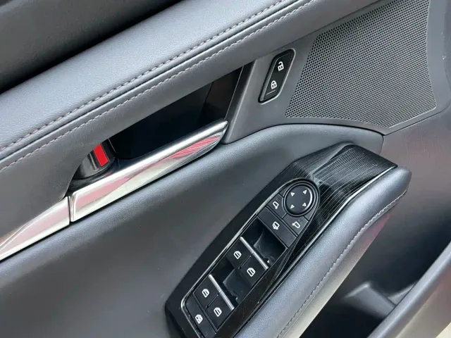 Mazda Axela — Фото автомобиля 16