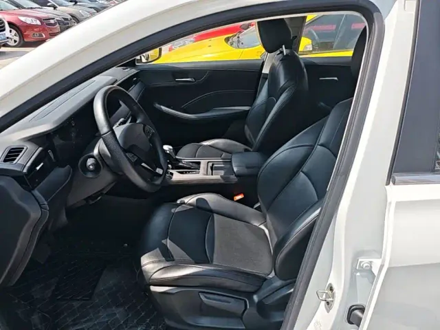 Roewe i5 — Фото автомобиля 14