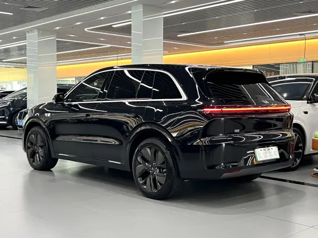 Li Auto L6 — Фото автомобиля 16