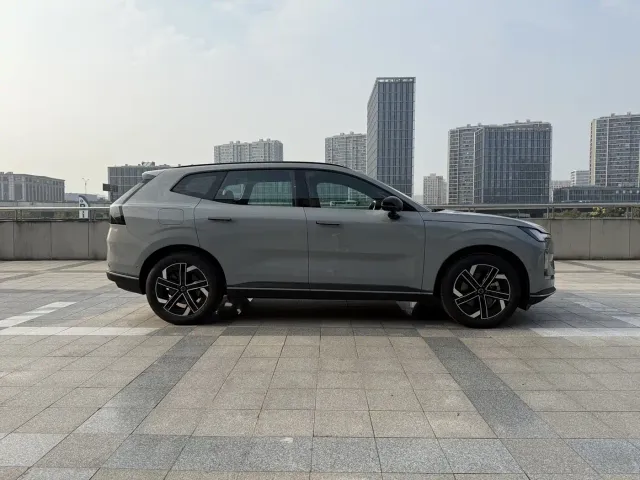 Volvo XC70 Plug-in Hybrid — Фото автомобиля 8
