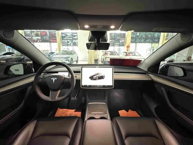 Tesla Model Y — Фото автомобиля 13