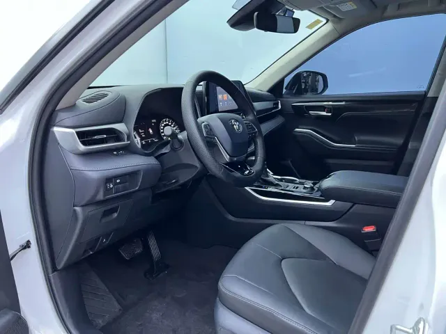 Toyota Highlander — Фото автомобиля 8